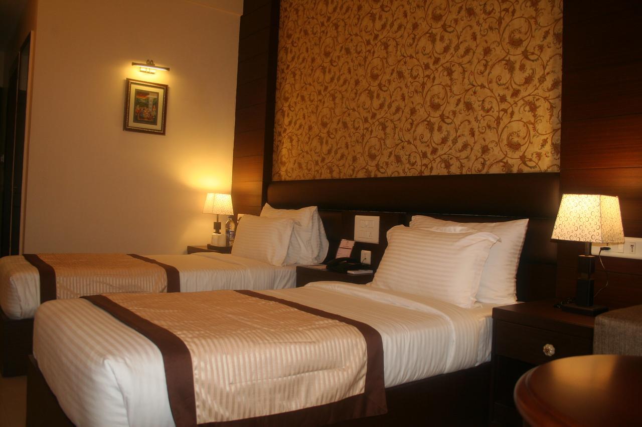 The Royal Retreat Hotell Ranchi Exteriör bild