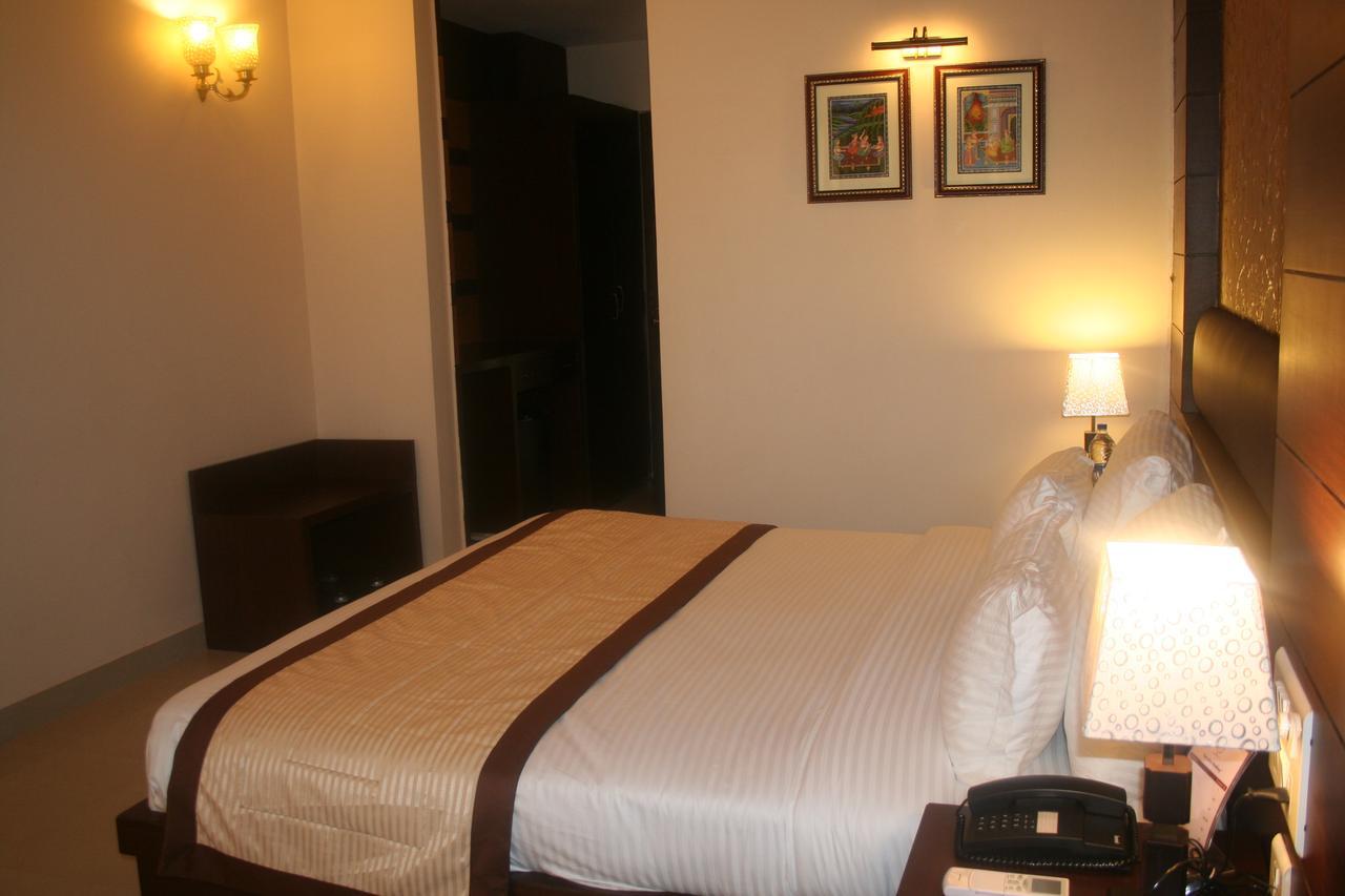 The Royal Retreat Hotell Ranchi Exteriör bild