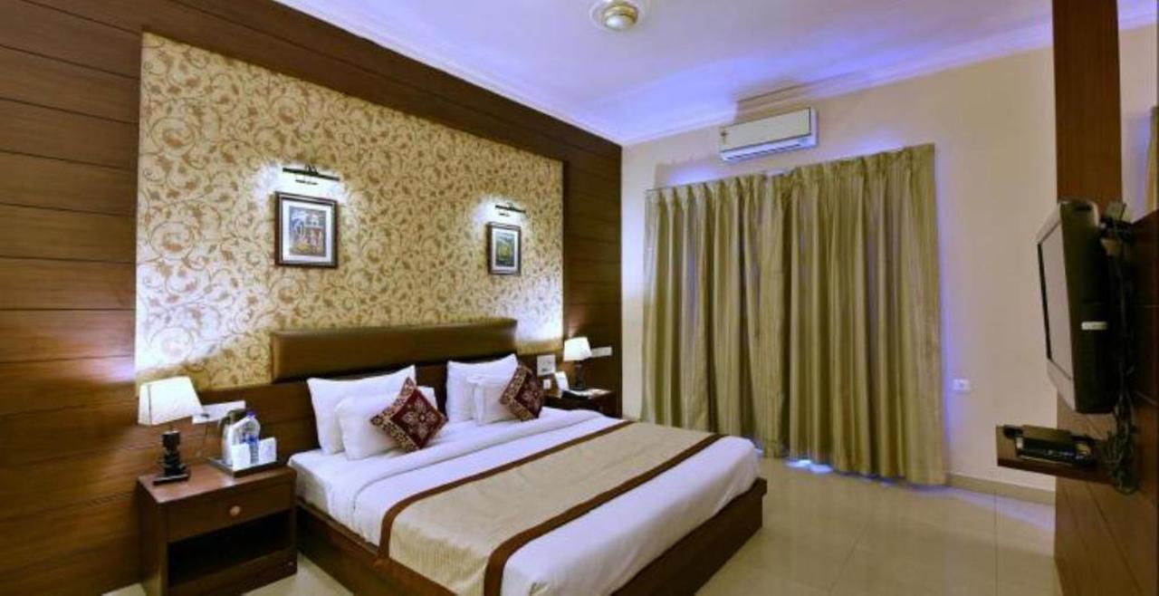 The Royal Retreat Hotell Ranchi Exteriör bild